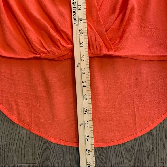 LUSH HIGH LOW TOP WOMENS SMALL  NEON ORANGE SURPLICE SLEEVELESS V NECK BLOUSE. - Picture 11 of 11